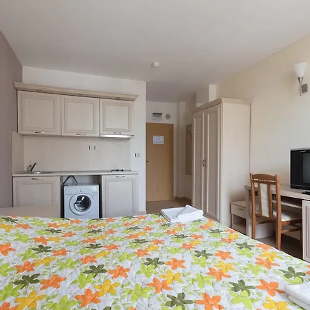 ★studio With Kitchen Wifi Balcony Pool View ★mt★ Apartman Napospart