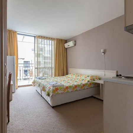 ★studio With Kitchen Wifi Balcony Pool View ★mt★ Napospart